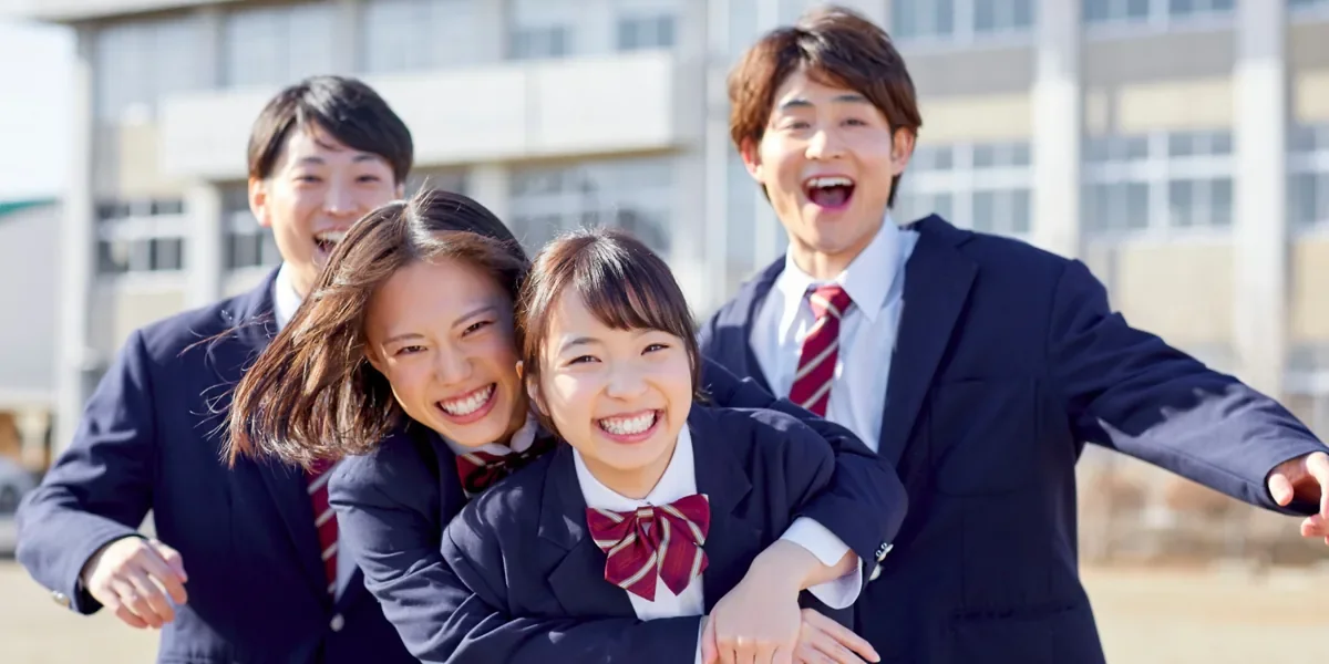 校园学生合影